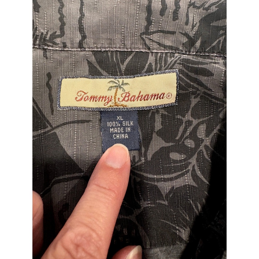 Tommy Bahama Mens XL Silk Camp Shirt Gray Black Tropical Palm Sailboat Island - Picture 4 of 6